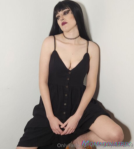 Nacktes geleaktes OnlyFans-Foto von Mommynatrix69