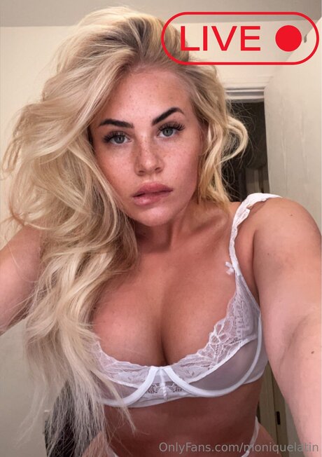 Nacktes geleaktes OnlyFans-Foto von Moniquelatin