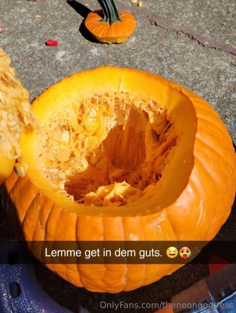 Nacktes geleaktes OnlyFans-Foto von Theneongoddess