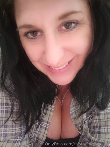 Nacktes geleaktes OnlyFans-Foto von Thisthatanddenise