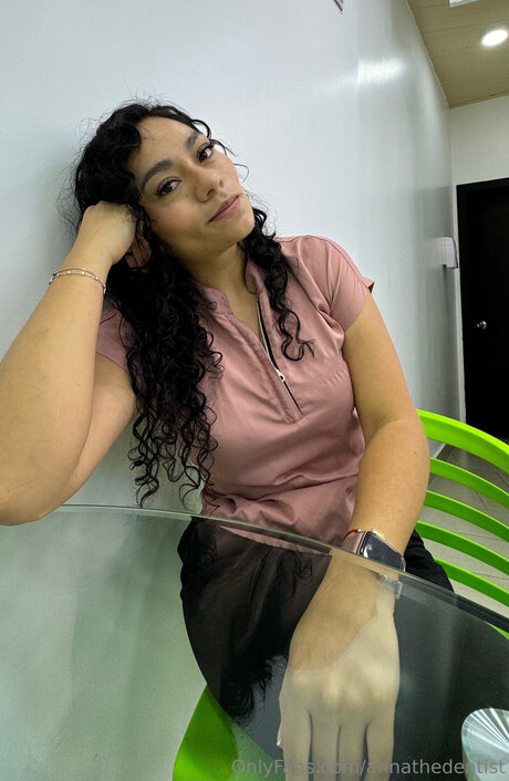 Nacktes geleaktes OnlyFans-Foto von Annathedentist