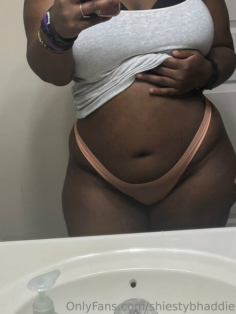 Nacktes geleaktes OnlyFans-Foto von Shiestybhaddie