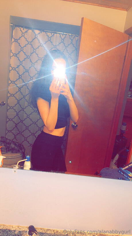 Nacktes geleaktes OnlyFans-Foto von Alanabbygurl