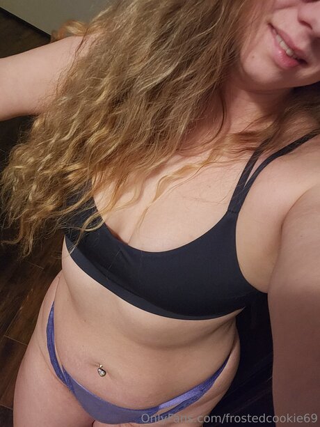 Nacktes geleaktes OnlyFans-Foto von Frostedcookie69
