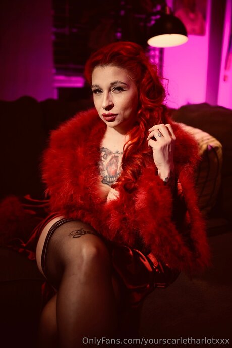 Nacktes geleaktes OnlyFans-Foto von Yourscarletharlotxxx