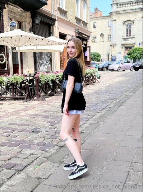 Jessica Hot Blonde