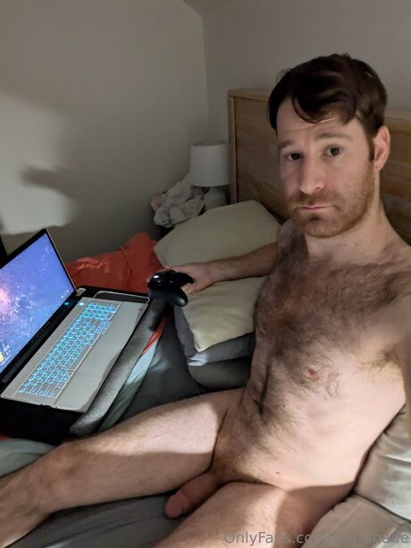 Nacktes geleaktes OnlyFans-Foto von Red Hart