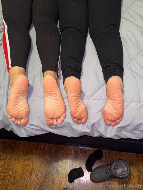 Hotfamilyfeets