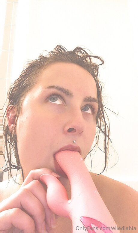 Nacktes geleaktes OnlyFans-Foto von Ellediabla