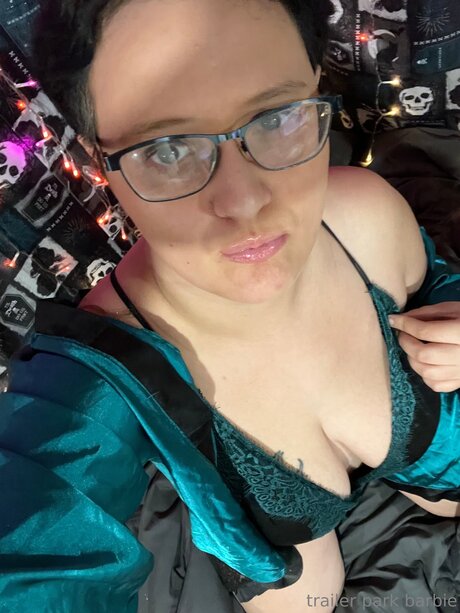 Nacktes geleaktes OnlyFans-Foto von Trailerparkbarbiefree