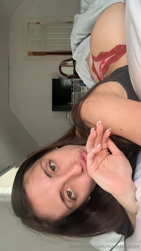 Nacktes geleaktes OnlyFans-Foto von Maddsbabes