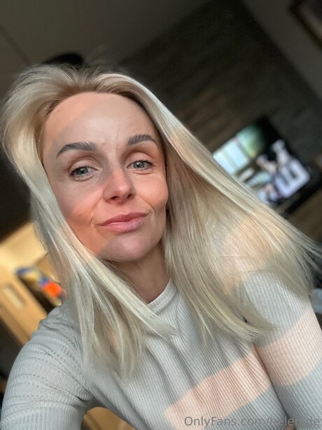 Nacktes geleaktes OnlyFans-Foto von Helen De