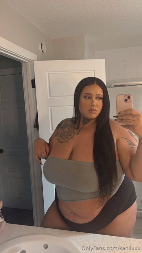 Nacktes geleaktes OnlyFans-Foto von Kahlixxx