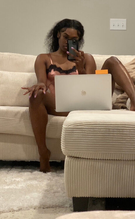 Nacktes geleaktes OnlyFans-Foto von Ch0cobunny