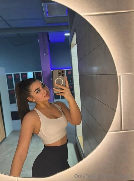 Nacktes geleaktes OnlyFans-Foto von Curvykell
