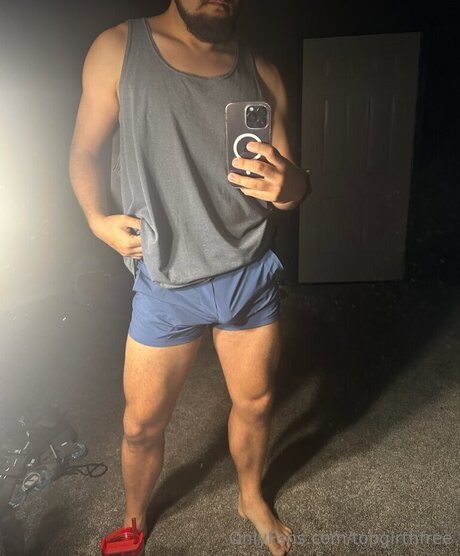 Nacktes geleaktes OnlyFans-Foto von Topgirthfree