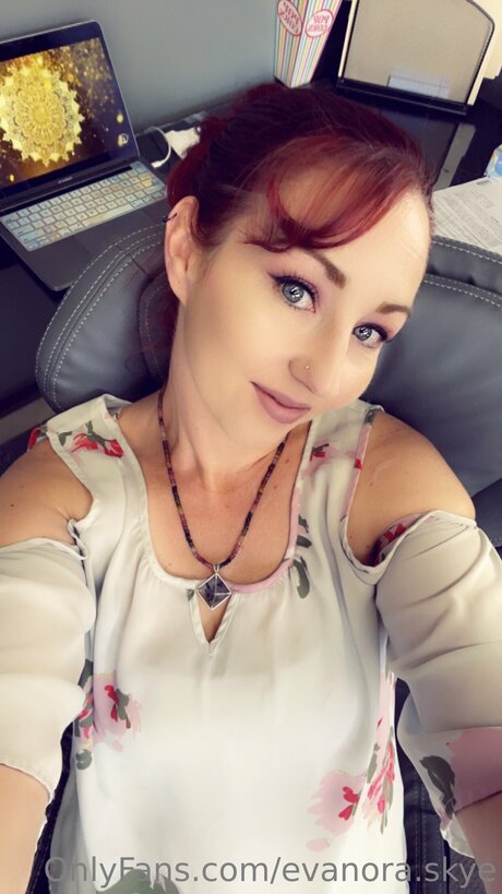 Nacktes geleaktes OnlyFans-Foto von Evanora Skye