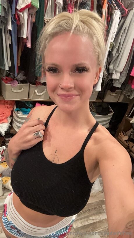 Cjhotwifefree