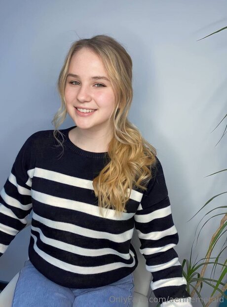 Nacktes geleaktes OnlyFans-Foto von Aerinemerald
