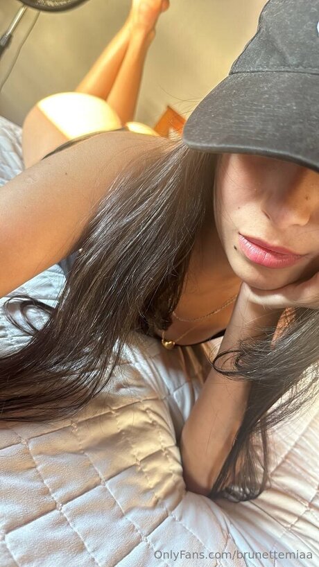 Nacktes geleaktes OnlyFans-Foto von Brunettemiaa