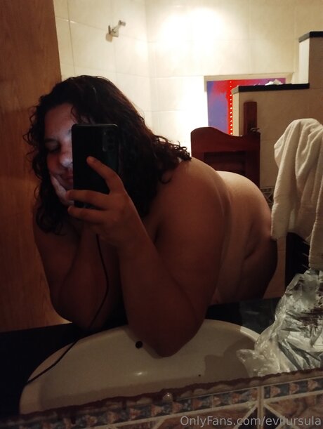 Nacktes geleaktes OnlyFans-Foto von Evilursula