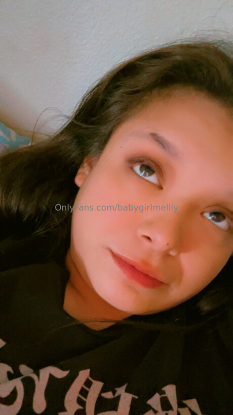 Nacktes geleaktes OnlyFans-Foto von Babygirlmellly