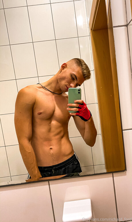 Nacktes geleaktes OnlyFans-Foto von Richard Ford