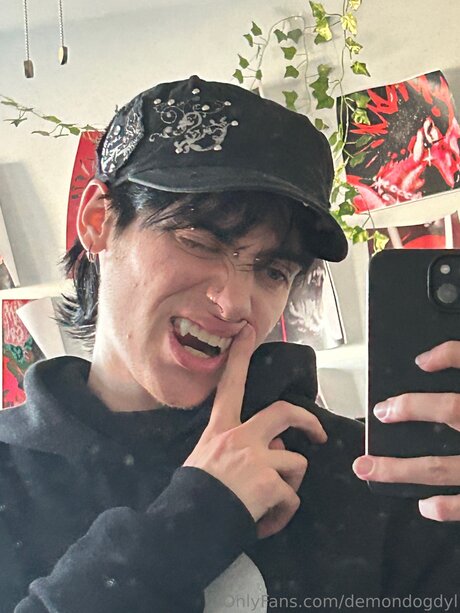 Nacktes geleaktes OnlyFans-Foto von Demondogdyl