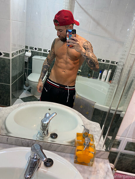 Nacktes geleaktes OnlyFans-Foto von Juanlargafree