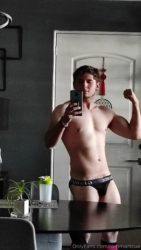 Nacktes geleaktes OnlyFans-Foto von Rommartcue