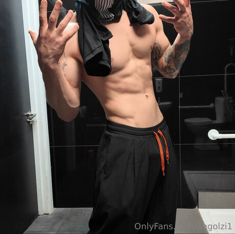 Nacktes geleaktes OnlyFans-Foto von Angolzi1