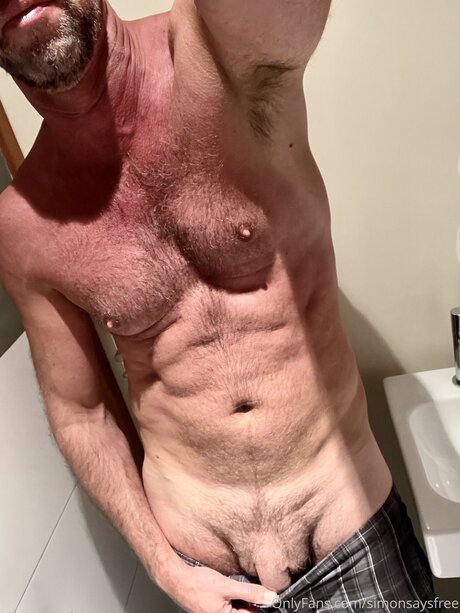 Nacktes geleaktes OnlyFans-Foto von Simonsaysfree