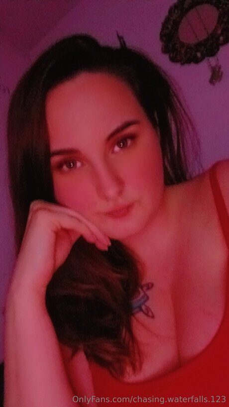 Nacktes geleaktes OnlyFans-Foto von Chasing Waterfalls 123