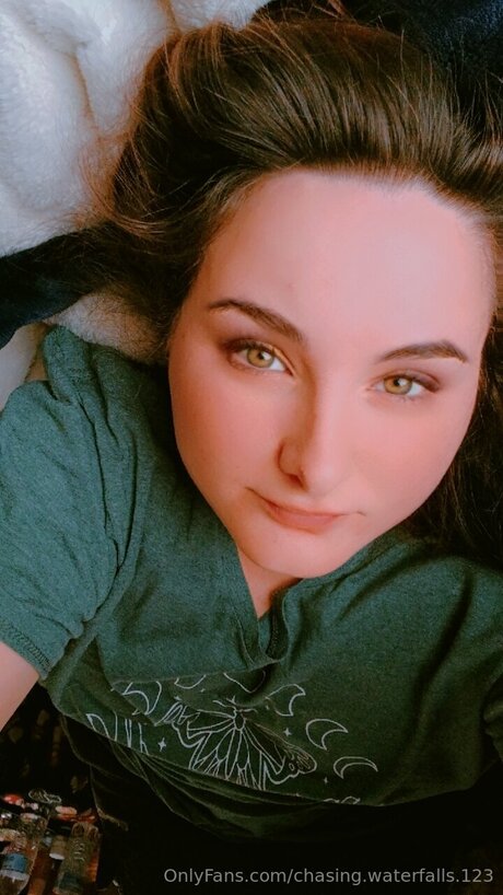 Nacktes geleaktes OnlyFans-Foto von Chasing Waterfalls 123