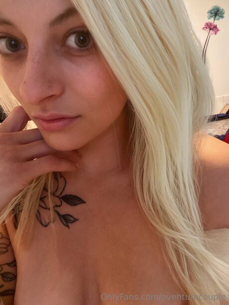 Nacktes geleaktes OnlyFans-Foto von Aventurecouple