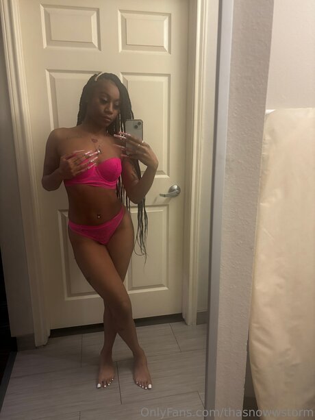 Nacktes geleaktes OnlyFans-Foto von Thasnowwstorm