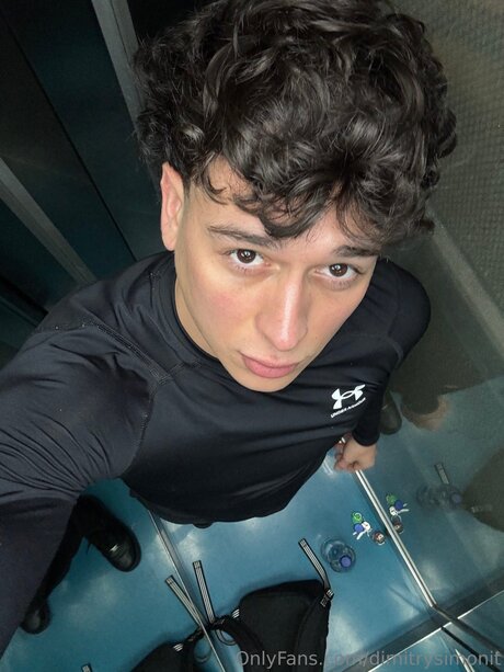 Nacktes geleaktes OnlyFans-Foto von Dimitrysimonit