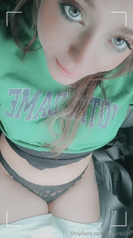 Nacktes geleaktes OnlyFans-Foto von Babyred26