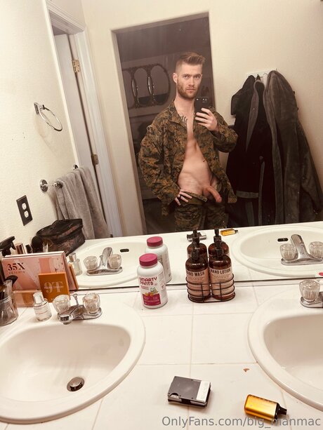 Nacktes geleaktes OnlyFans-Foto von Big Manmac