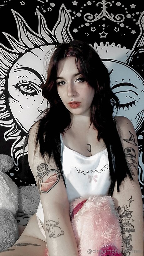 Nacktes geleaktes OnlyFans-Foto von Cinnamonpinkyfree