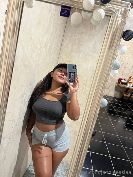 Nacktes geleaktes OnlyFans-Foto von Jannieeasiaa