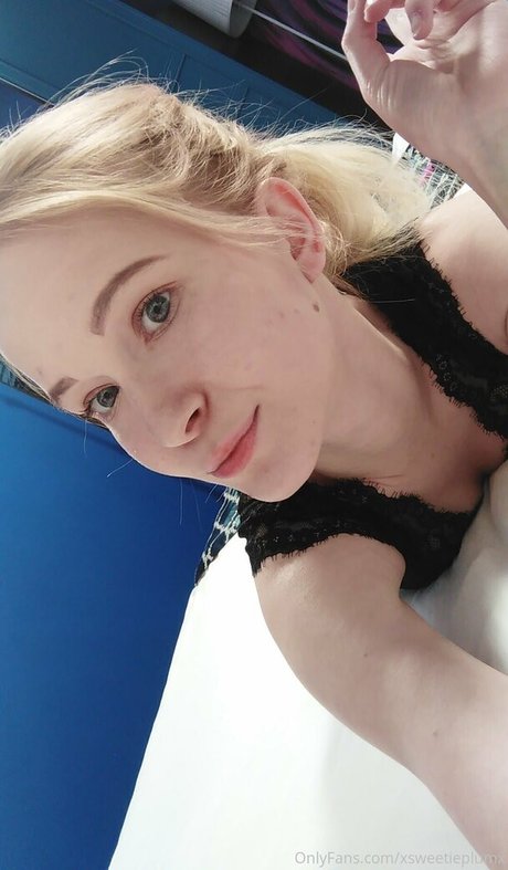 Nacktes geleaktes OnlyFans-Foto von X Sweetie Plum X