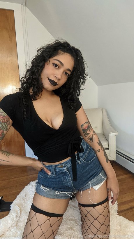 Nacktes geleaktes OnlyFans-Foto von Misha Black