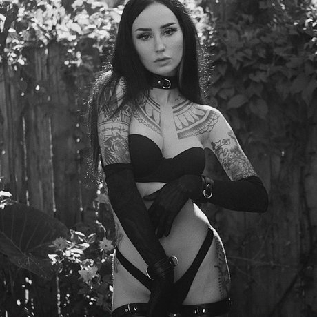 Emma Vauxdevil