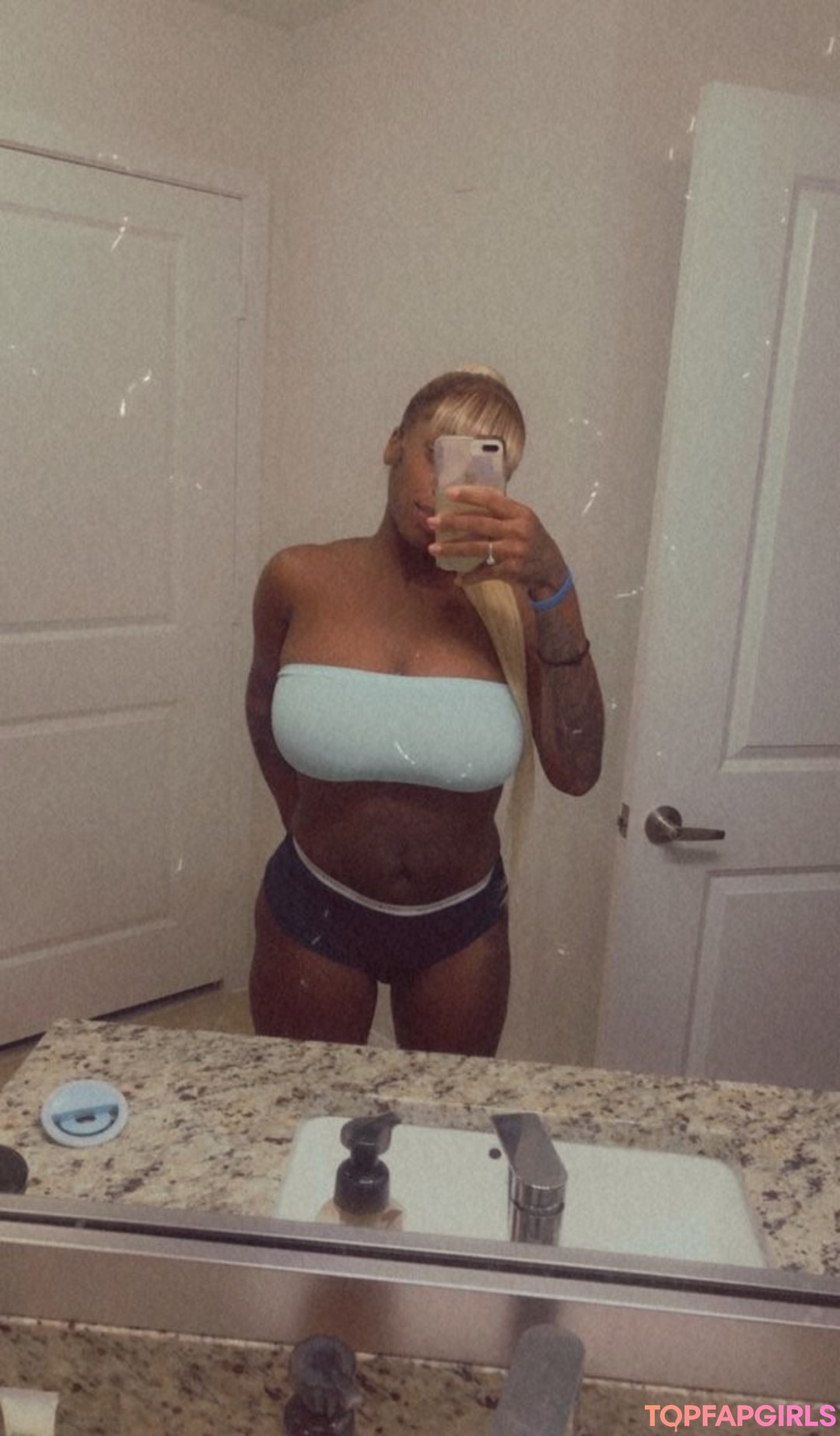 Nacktes geleaktes OnlyFans-Foto von Barbie Bugatti #1122