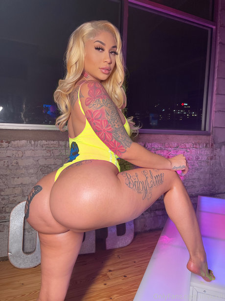 Nacktes geleaktes OnlyFans-Foto von Lilly Kash