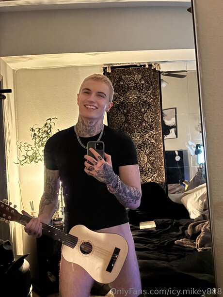 Nacktes geleaktes OnlyFans-Foto von Icy Mikey888