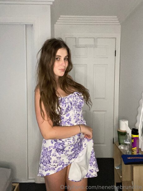Nacktes geleaktes OnlyFans-Foto von Nenethebrunette