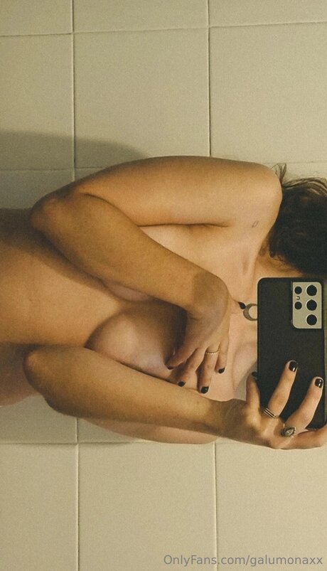 Nacktes geleaktes OnlyFans-Foto von Galumonaxx