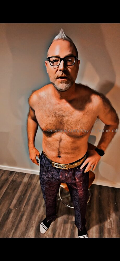Nacktes geleaktes OnlyFans-Foto von Stay At Home Dilf